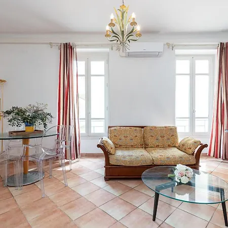 Large 2 Bdr Downtown - Ac & Terrace *