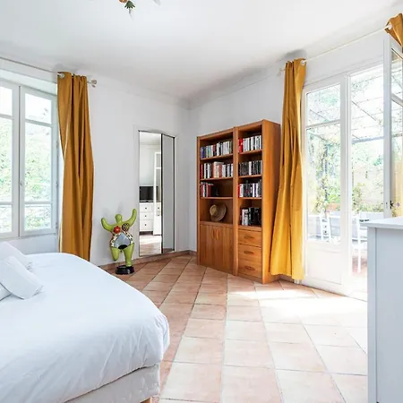 Large 2 Bdr Downtown - Ac & Terrace Apartamento Niza