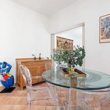 Large 2 Bdr Downtown - Ac & Terrace Apartamento *