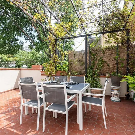 Large 2 Bdr Downtown - Ac & Terrace *