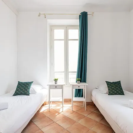 Large 2 Bdr Downtown - Ac & Terrace * Niza