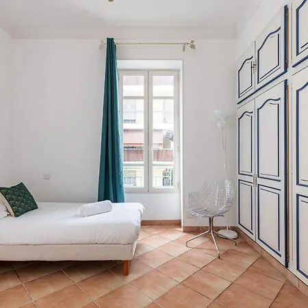 Large 2 Bdr Downtown - Ac & Terrace Apartamento