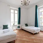 Large 2 Bdr Downtown - Ac & Terrace