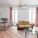 Large 2 Bdr Downtown - Ac & Terrace *