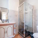 Large 2 Bdr Downtown - Ac & Terrace