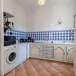 Large 2 Bdr Downtown - Ac & Terrace Διαμέρισμα *