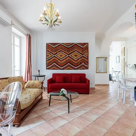 Large 2 Bdr Downtown - Ac & Terrace Apartment