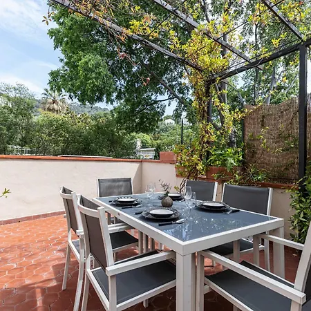 Large 2 Bdr Downtown - Ac & Terrace *