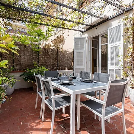 Large 2 Bdr Downtown - Ac & Terrace 아파트 *