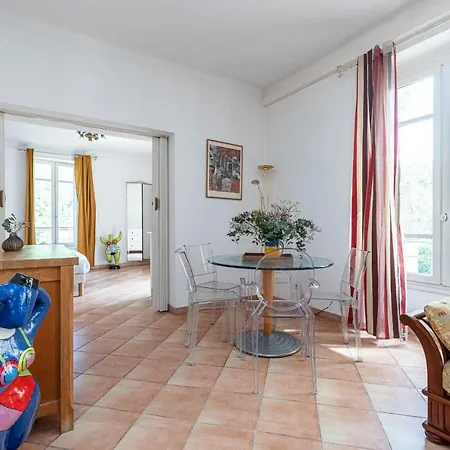 Large 2 Bdr Downtown - Ac & Terrace Appartement *