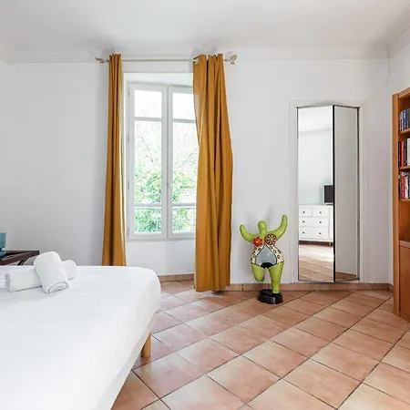 Large 2 Bdr Downtown - Ac & Terrace Appartement