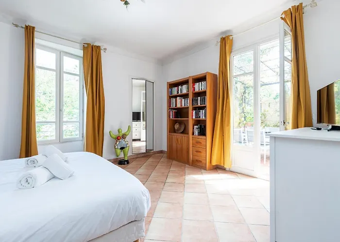 Large 2 Bdr Downtown - Ac & Terrace Lejlighed Nice