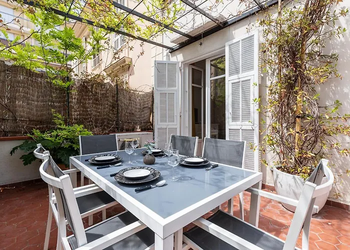 Large 2 Bdr Downtown - Ac & Terrace Апартаменты Ницца