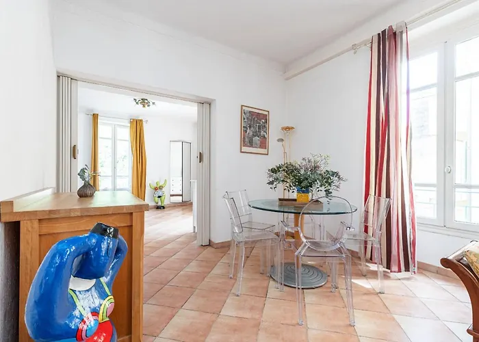 Large 2 Bdr Downtown - Ac & Terrace شقة *