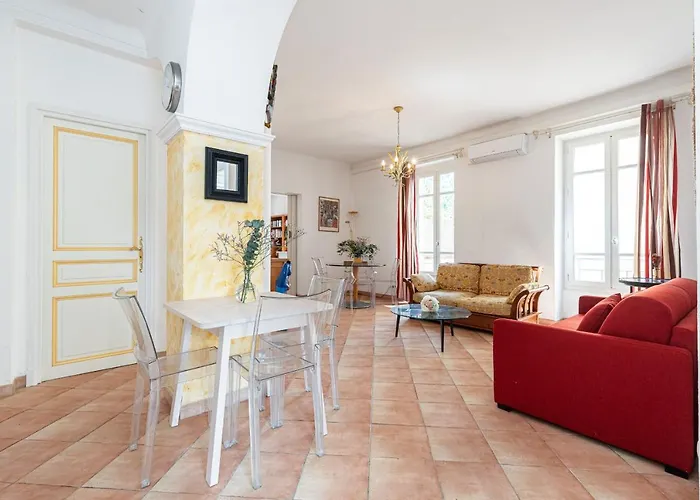 Large 2 Bdr Downtown - Ac & Terrace *
