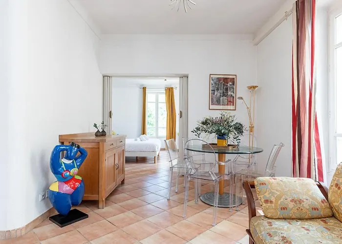 شقة Large 2 Bdr Downtown - Ac & Terrace *