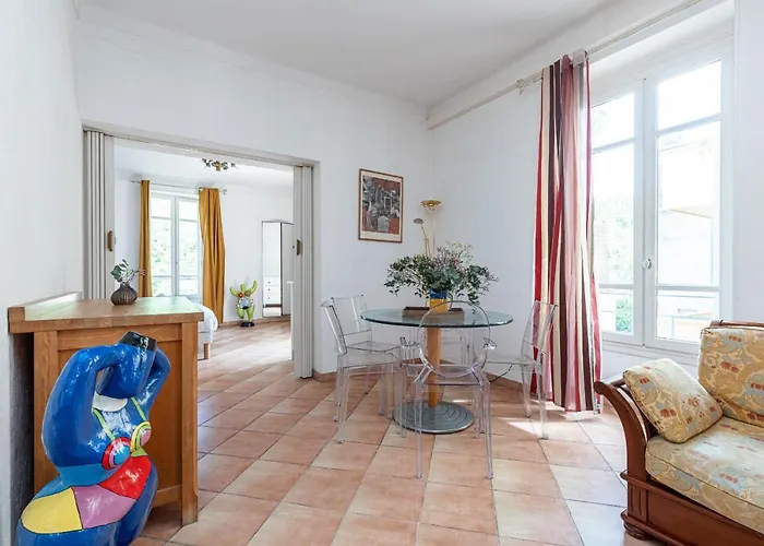 Large 2 Bdr Downtown - Ac & Terrace Апартаменты *