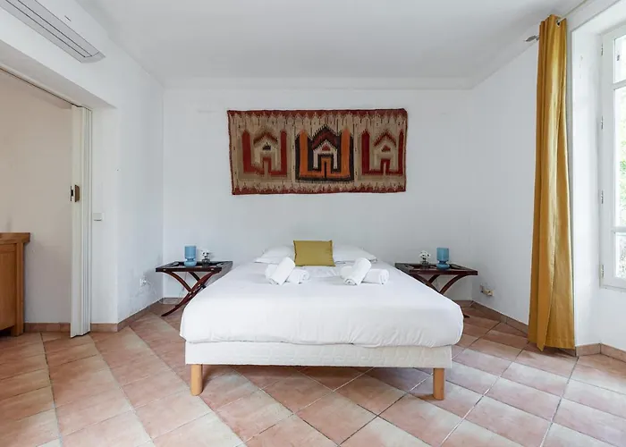 Large 2 Bdr Downtown - Ac & Terrace Lejlighed *