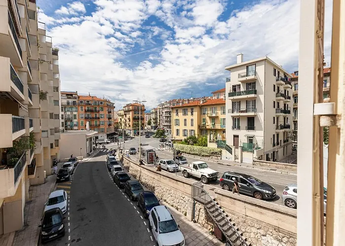 شقة Large 2 Bdr Downtown - Ac & Terrace نيس
