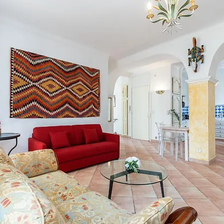 Large 2 Bdr Downtown - Ac & Terrace Διαμέρισμα *