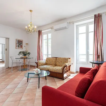 Large 2 Bdr Downtown - Ac & Terrace *